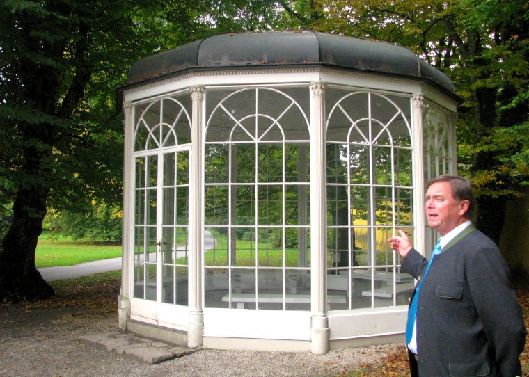 Hellbrunn Palace gazebo.jpg