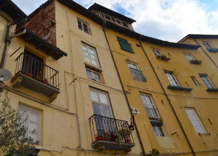 Piazza Anfiteatro 3.jpg