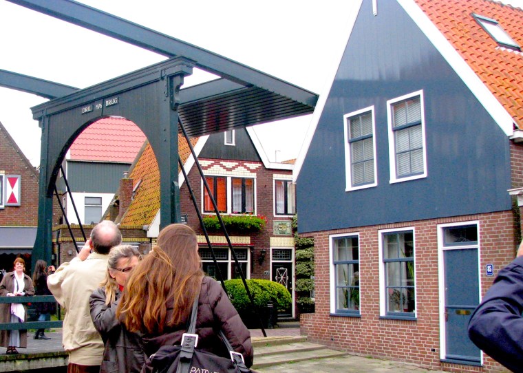 volendam 4.jpg