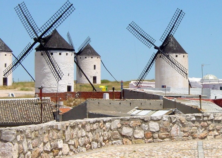 Campo_de_Criptana_Molinos_de_Viento_1.jpg