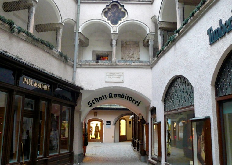 Salzburg_Getreidegasse_passage_3