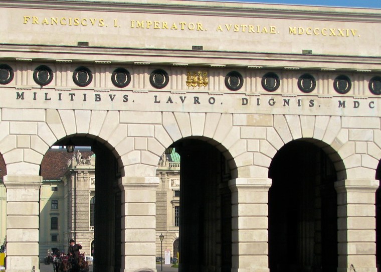 Heldenplatz_Gate_Vienna_1.JPG