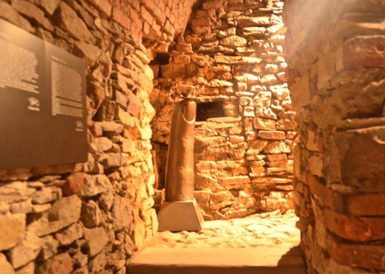 Cesky Krumlov_Castle_Cellar_1