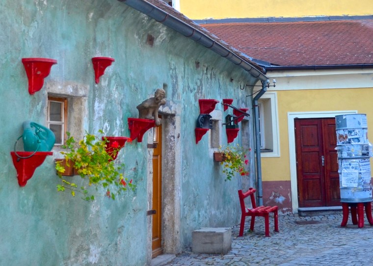 Lane to riverside_Cesky Krumlov_1.JPG