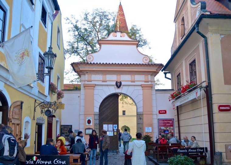 Monastery gate_Cesky Krumlov_2.jpg