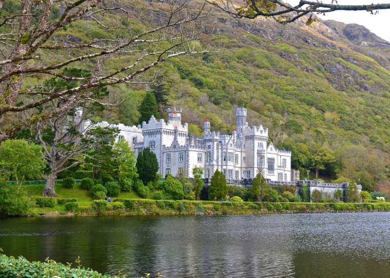 Connemara_Ireland_Kylemore Abbey_2.jpg
