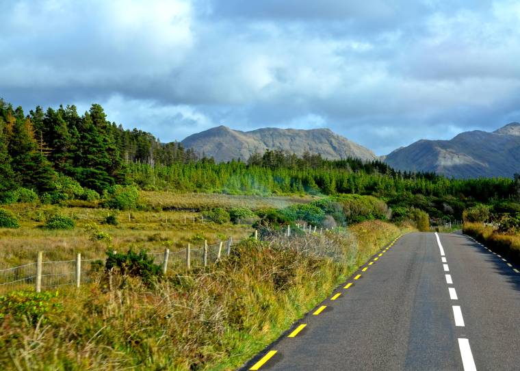 Connemara_Ireland_mountains_1
