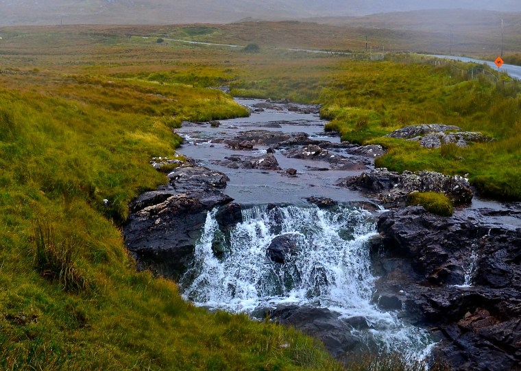 Connemara_Ireland_streams_2