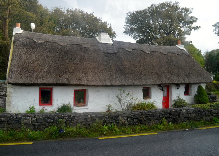 Connemara_Ireland_traditional house